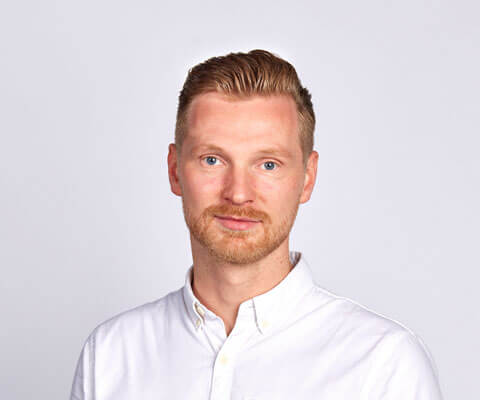Porträtfoto von Max Hochfeld, ein Kreditspezialisten von SMART24HRS.COM